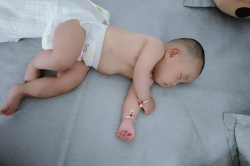 新疆怀孕多久会显肚子